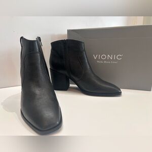 NWT Vionic Women's Leather Black Ankle zipper Ankle Boots  size 9.5 New in Box